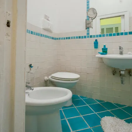 게스트하우스 Ma Maison Shared In Chiaia 2